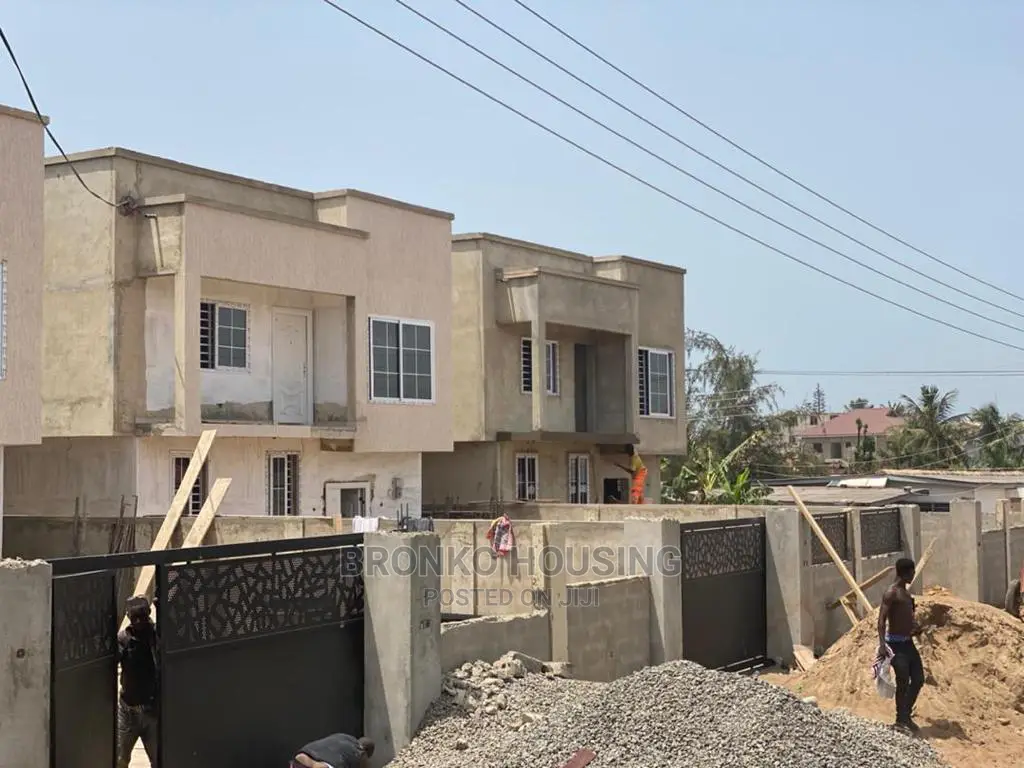 3bdrm House in Bronko Housing, Accra Metropolitan for sale