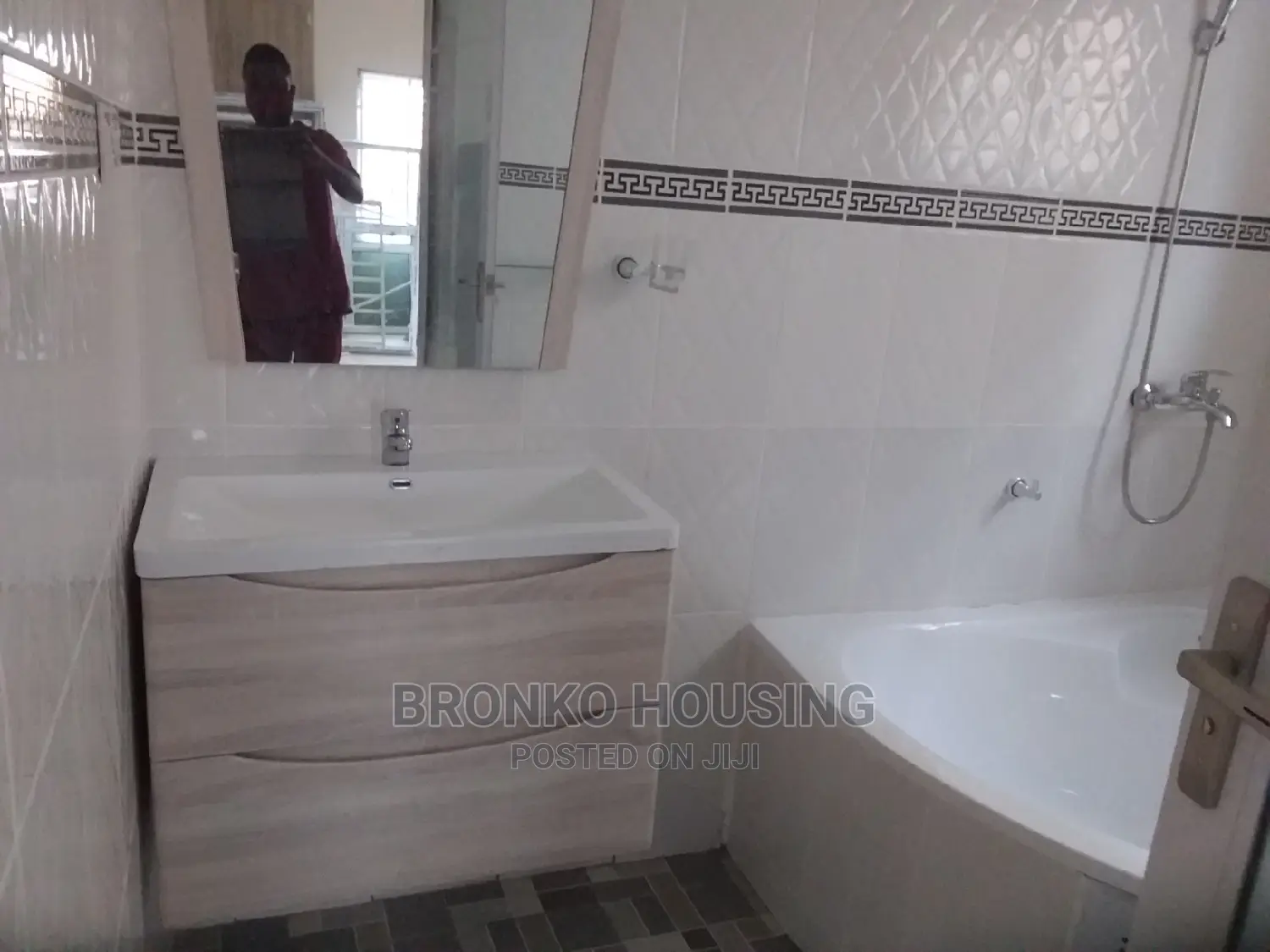 3bdrm House in Bronko Housing, Accra Metropolitan for sale