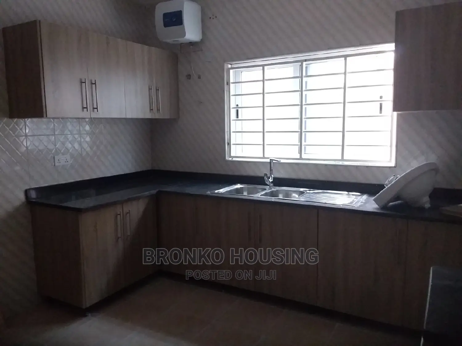 3bdrm House in Bronko Housing, Accra Metropolitan for sale