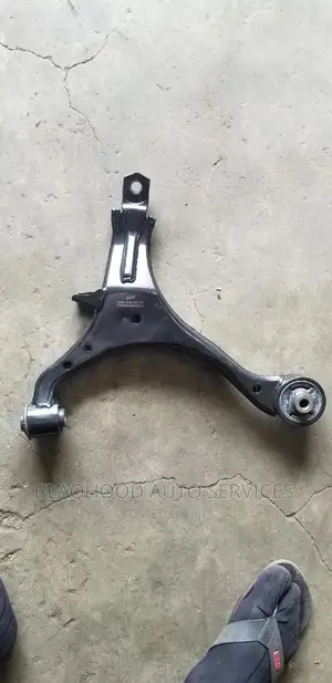 Honda CR-V Front Lower Arm Pair Available