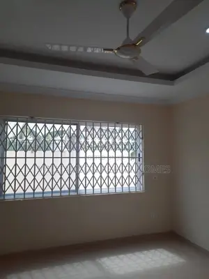 3bdrm House in Paraku Estate, Spintex for rent
