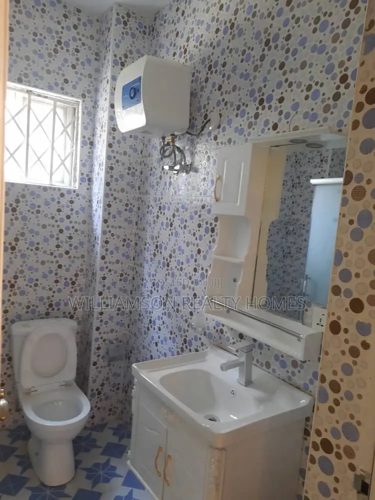 3bdrm House in Paraku Estate, Spintex for rent