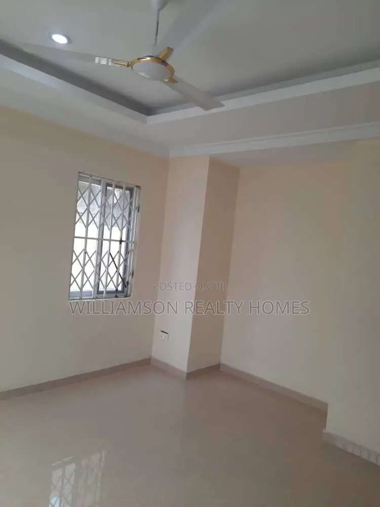 3bdrm House in Paraku Estate, Spintex for rent