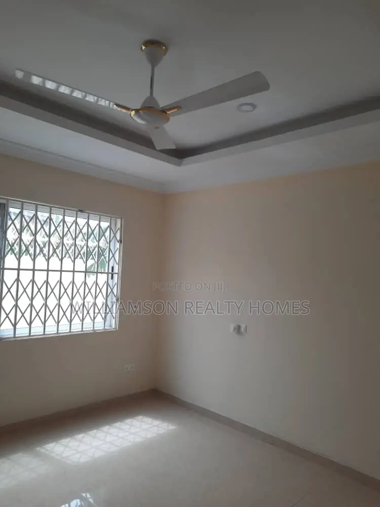 3bdrm House in Paraku Estate, Spintex for rent