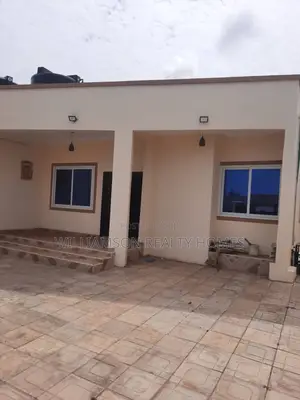 3bdrm House in Paraku Estate, Spintex for rent