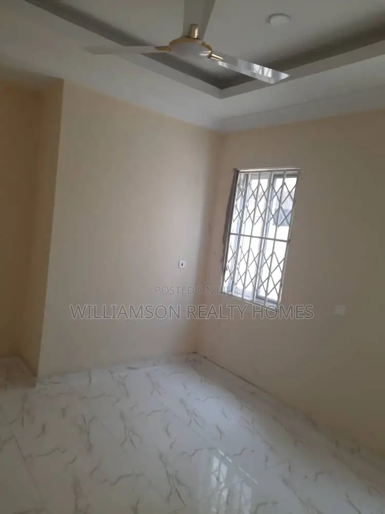 3bdrm House in Paraku Estate, Spintex for rent