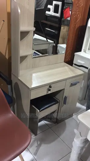 Nice Dressing Mirror Set