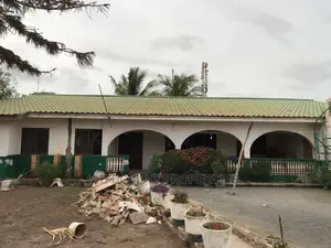 5 Bedroom House for Sale