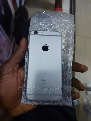 Apple iPhone 6s 64 GB Gray