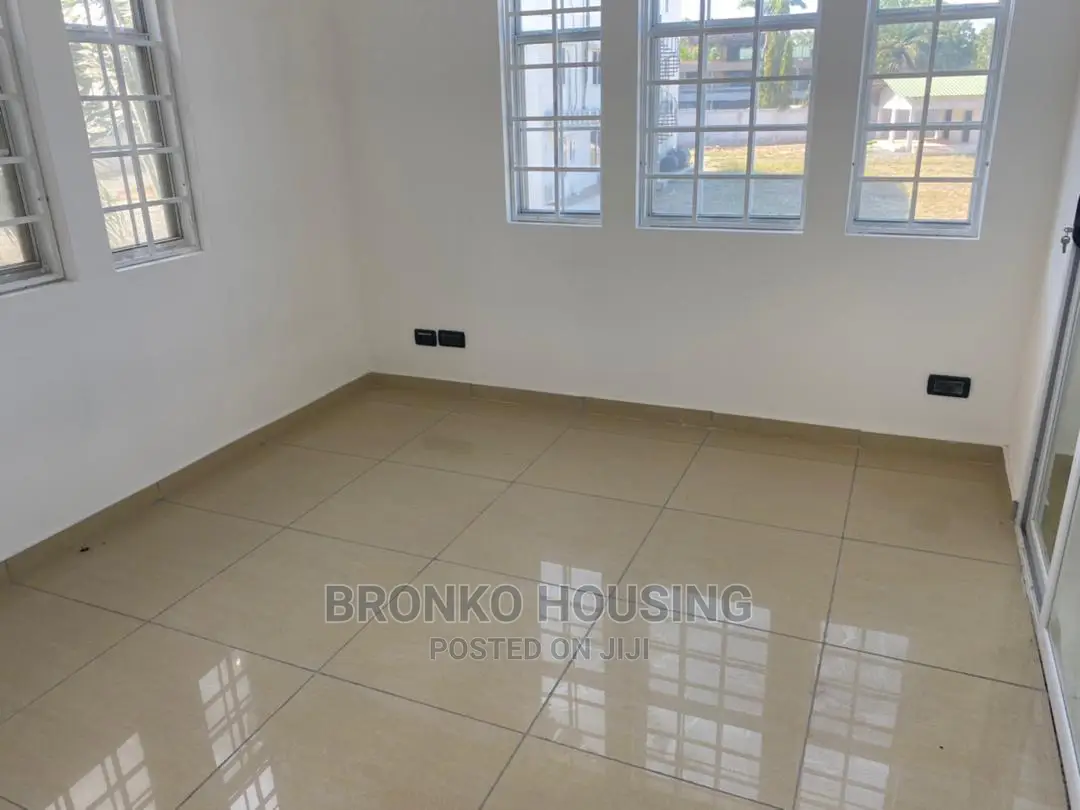 3bdrm Apartment in Bronko Housing, Acquinas for rent