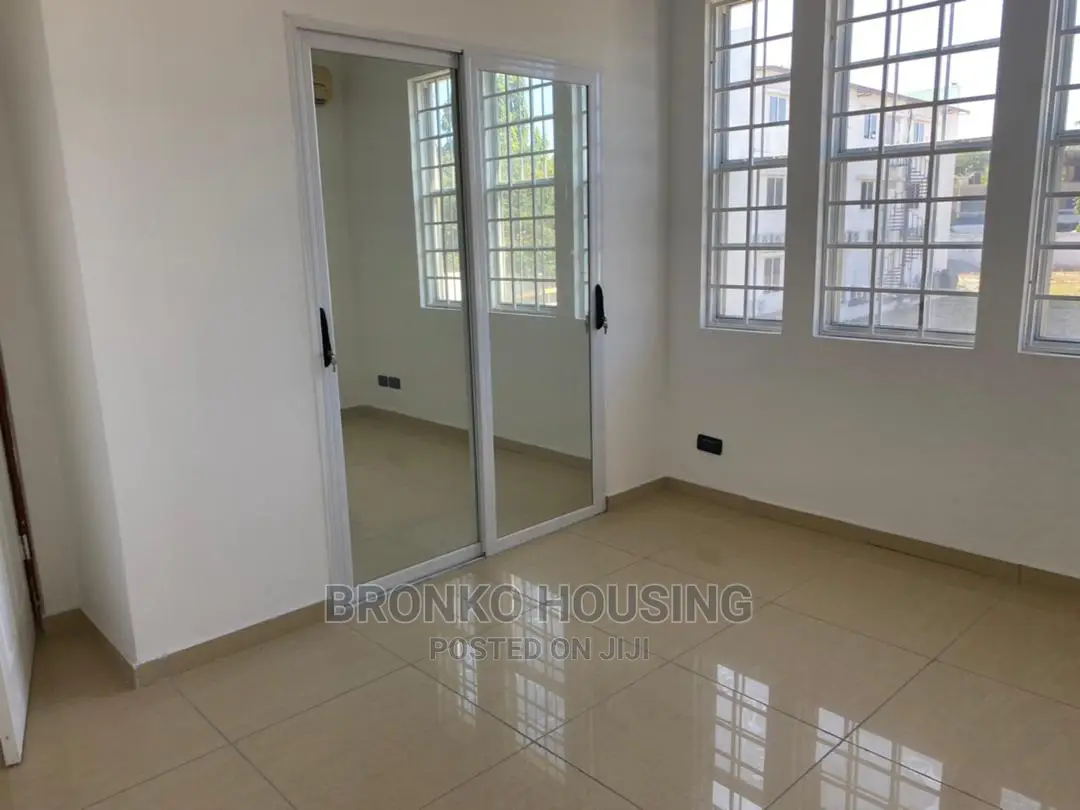 3bdrm Apartment in Bronko Housing, Acquinas for rent