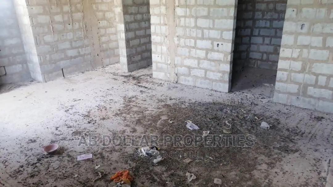 5 Bedrooms House for Sale Tema Metropolitan
