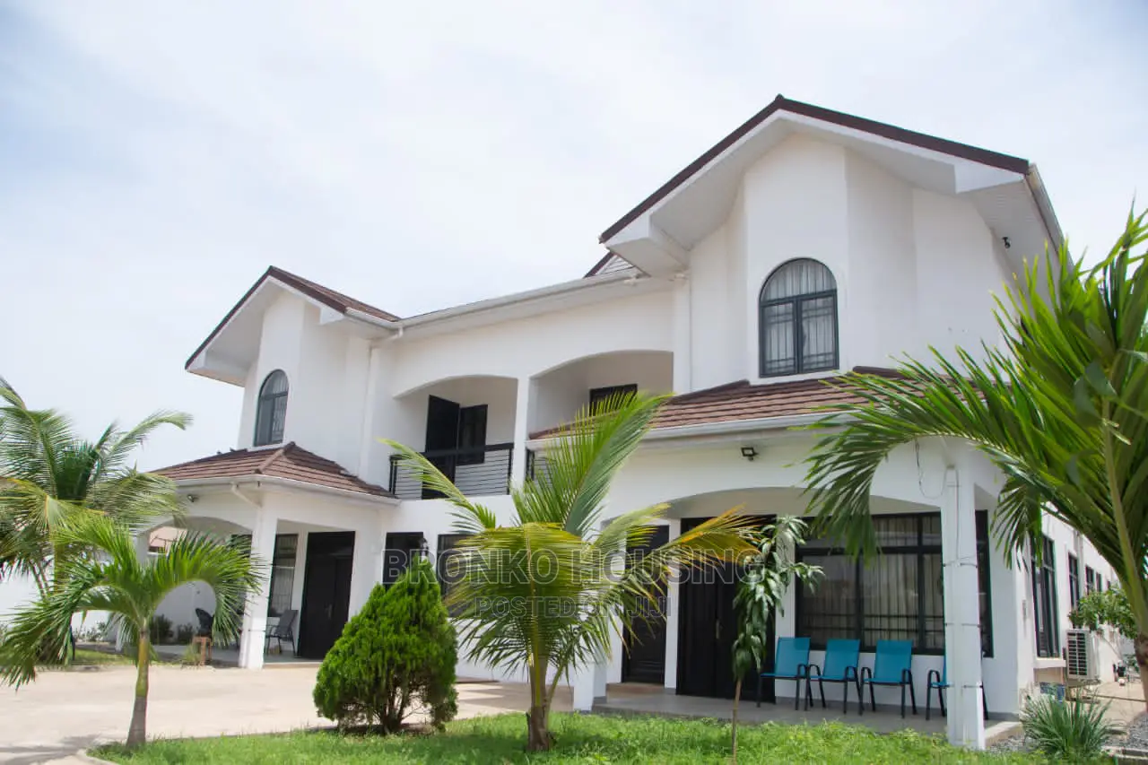 4bdrm House in Bronko Housing, Tema Metropolitan for rent