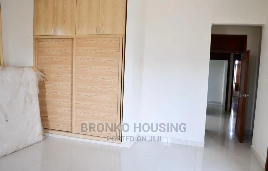 4bdrm House in Bronko Housing, Tema Metropolitan for rent