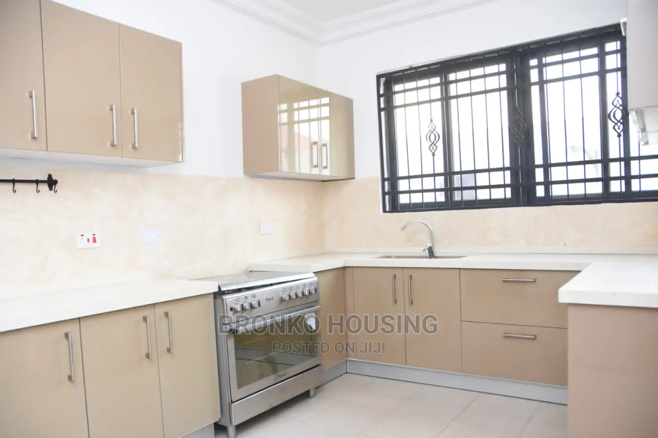 4bdrm House in Bronko Housing, Tema Metropolitan for rent