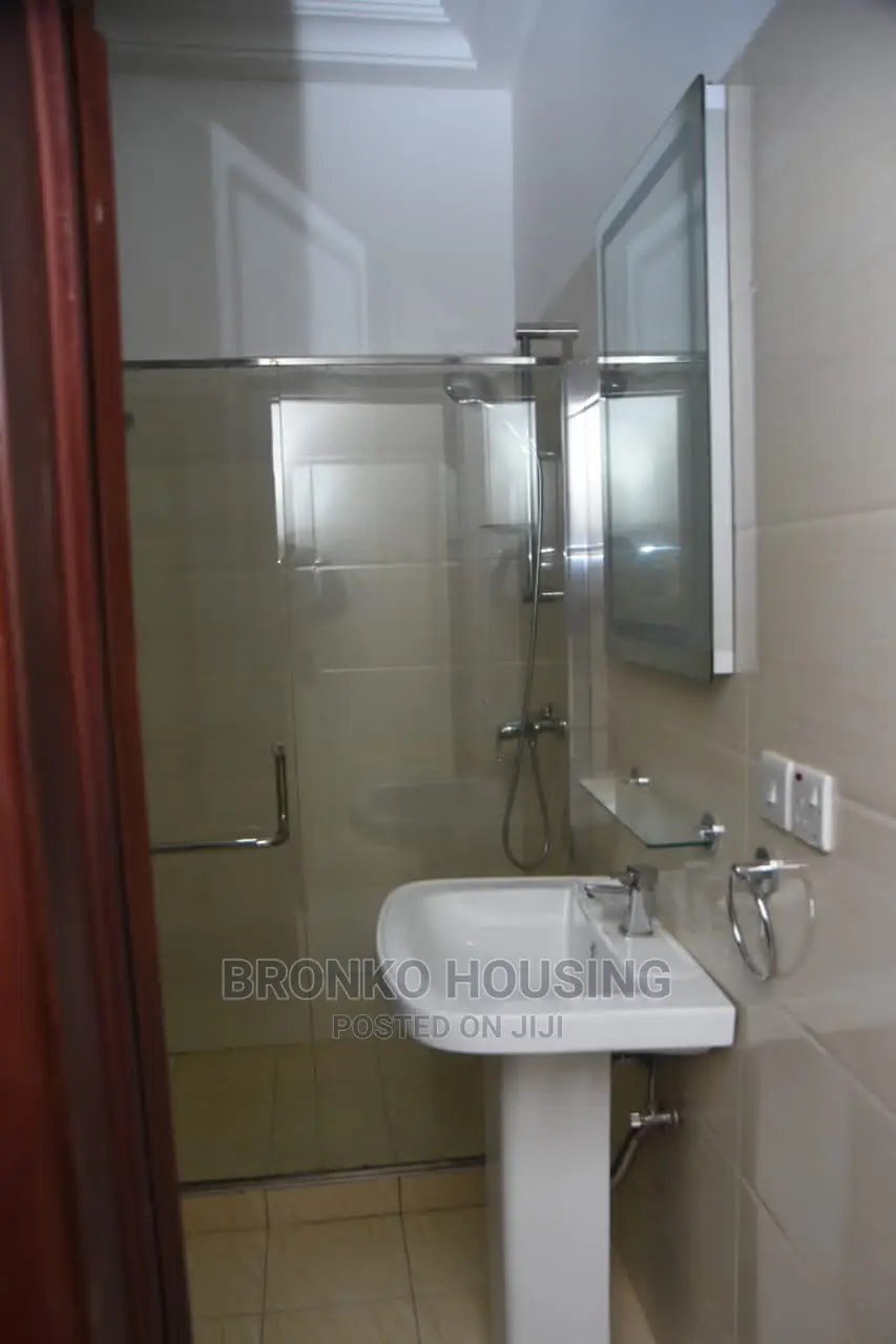 4bdrm House in Bronko Housing, Tema Metropolitan for rent