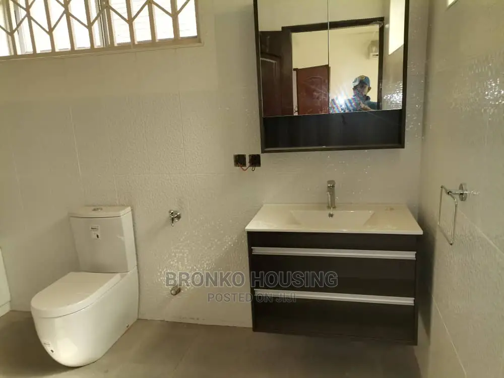 5bdrm House in Bronko Housing, North Ridge for Rent