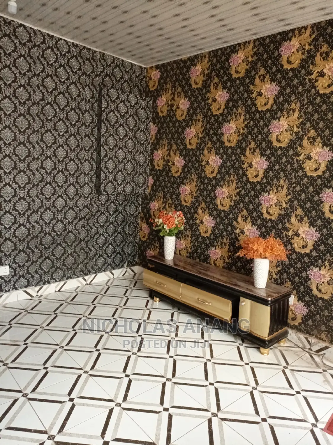 1bdrm House in New Town for rent