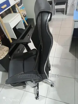 Consulat Leather Chair