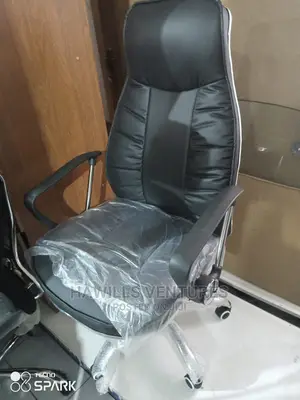 Uzzo Executive Chair