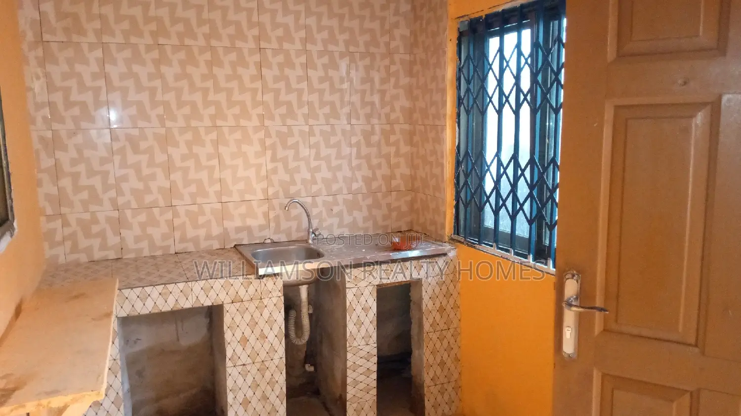 1bdrm Apartment in Community 18, Spintex for rent