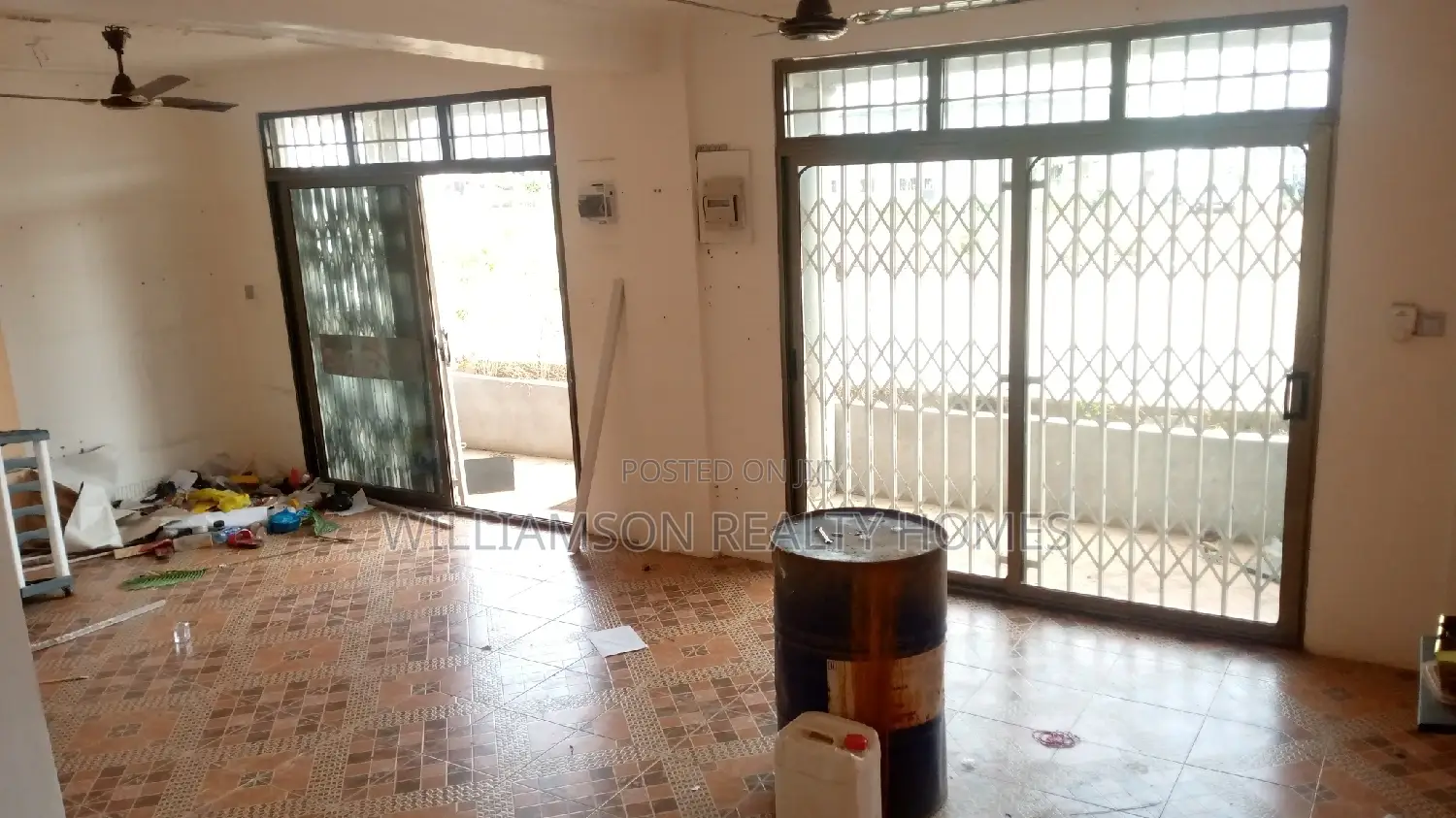 Double/Commercial Shop 4rent,Spintex