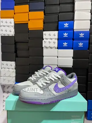 Sneakers Avail