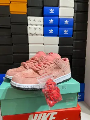Sneakers Avail