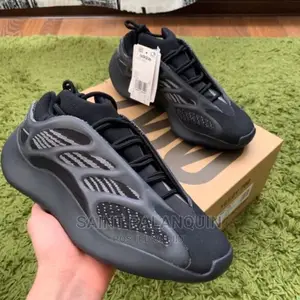 Yeezy Boost 700v3