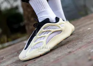 Yeezy 700v3