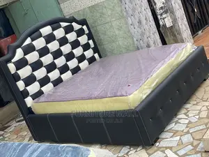 Quality King Size Bed With Mattresses .