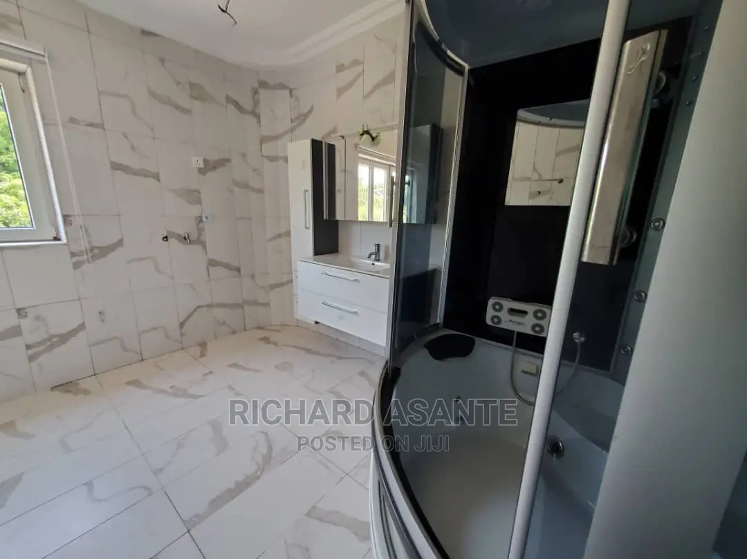 Executive Apartment for Daily Booking at McCarthy/Weija Junc