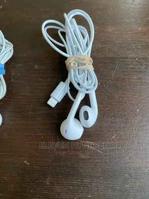 APPLE Lighting Connector Earbuds UK USED