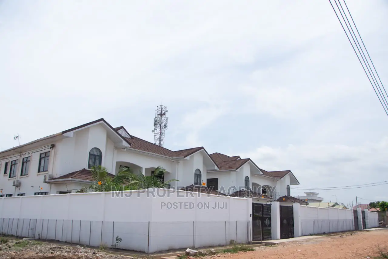Furnished 4bdrm House in Community 25, Tema Metropolitan for rent