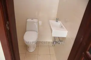 Furnished 4bdrm House in Community 25, Tema Metropolitan for rent