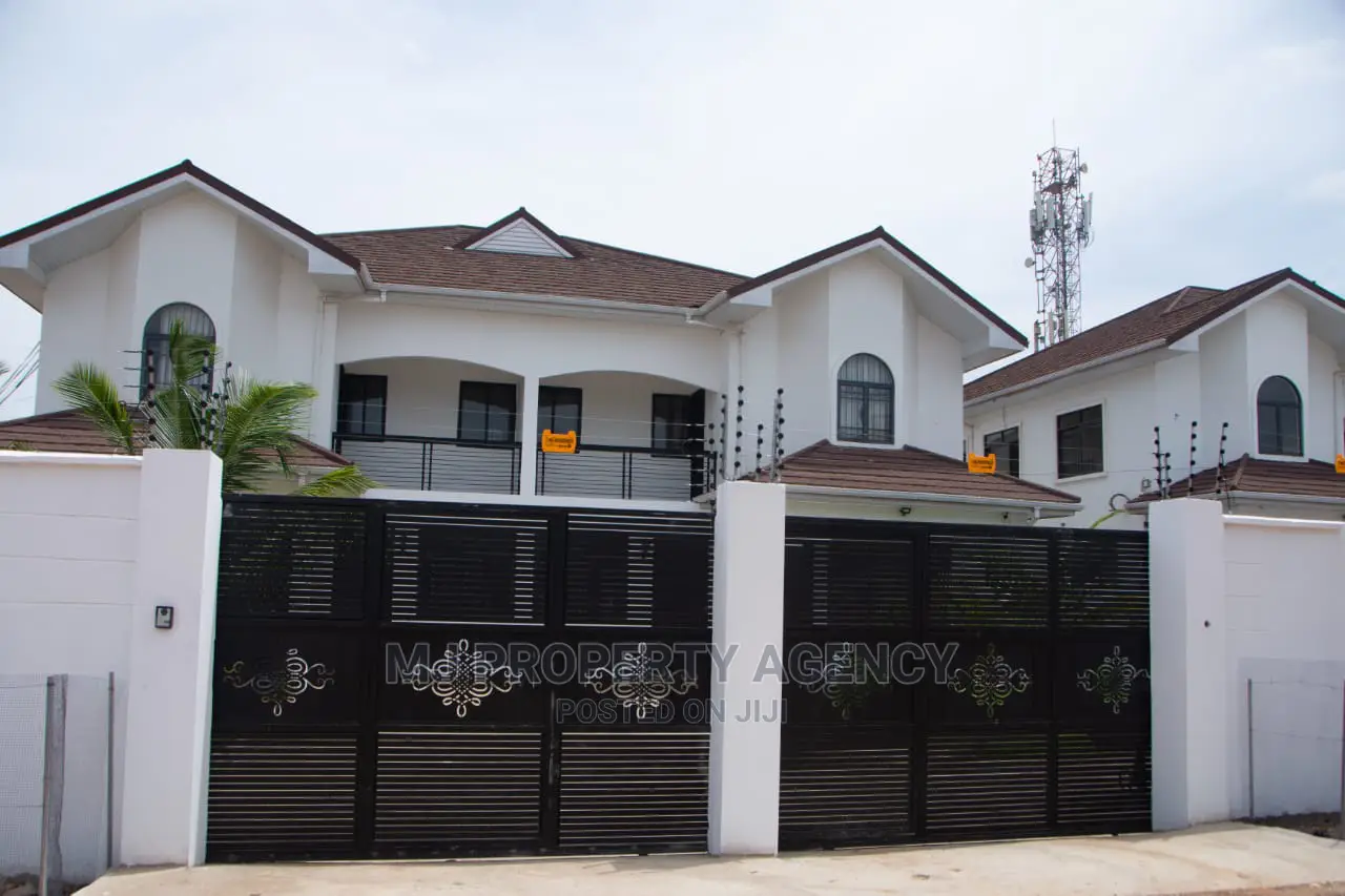 Furnished 4bdrm House in Community 25, Tema Metropolitan for rent