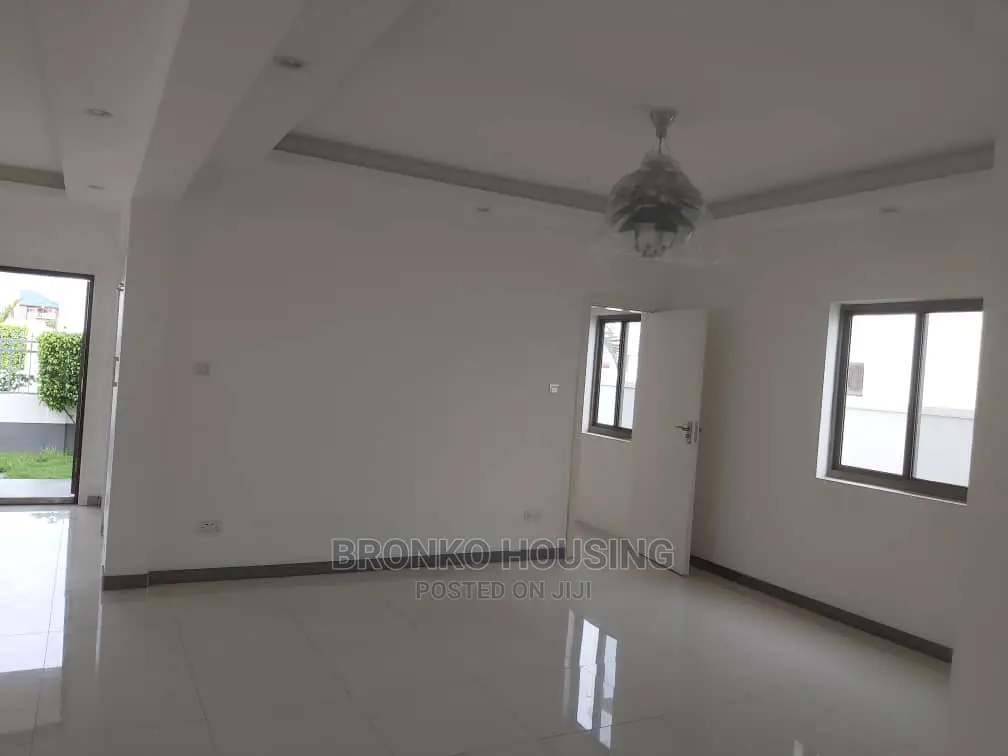 4bdrm House in Bronko Housing, Airport Residential Area for Rent