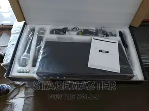 Shure 4 In One Hand And Lapel Mic