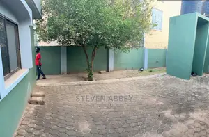 5bdrm Apartment in Adom Agency, American House for Rent