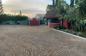 5bdrm Apartment in Adom Agency, American House for Rent