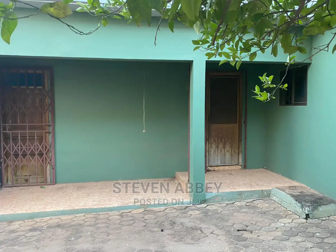 5bdrm Apartment in Adom Agency, American House for Rent