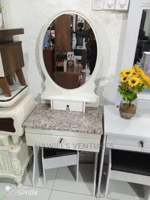 Round Mirror Dresser