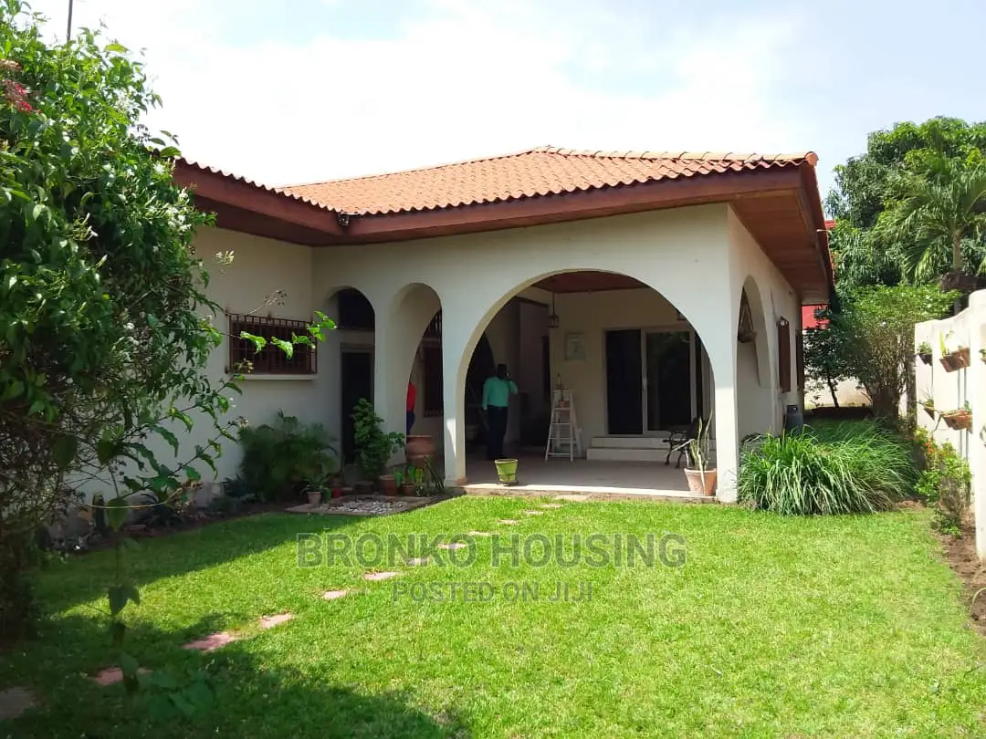 4bdrm House in Bronko Housing, Accra Metropolitan for rent