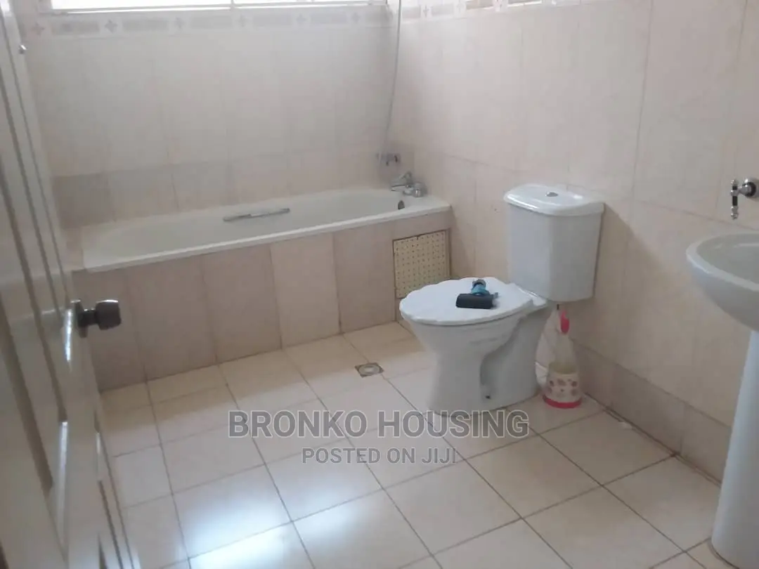 4bdrm House in Bronko Housing, Accra Metropolitan for rent