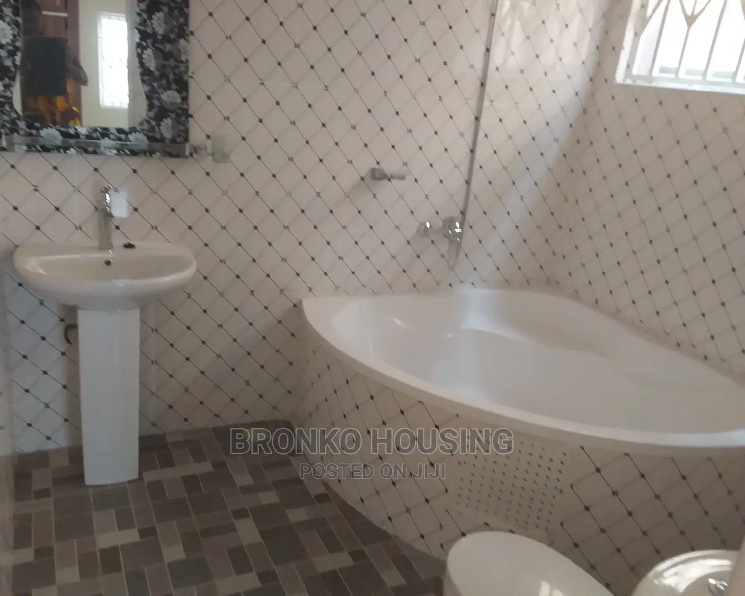 3bdrm House in Bronko Housing, Spintex for sale