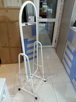 Self Standing Straight Mirror