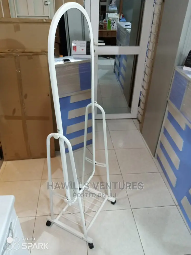 Self Standing Straight Mirror