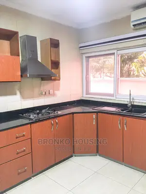 3bdrm Penthouse in Bronko Housing, Airport Residential Area for Rent
