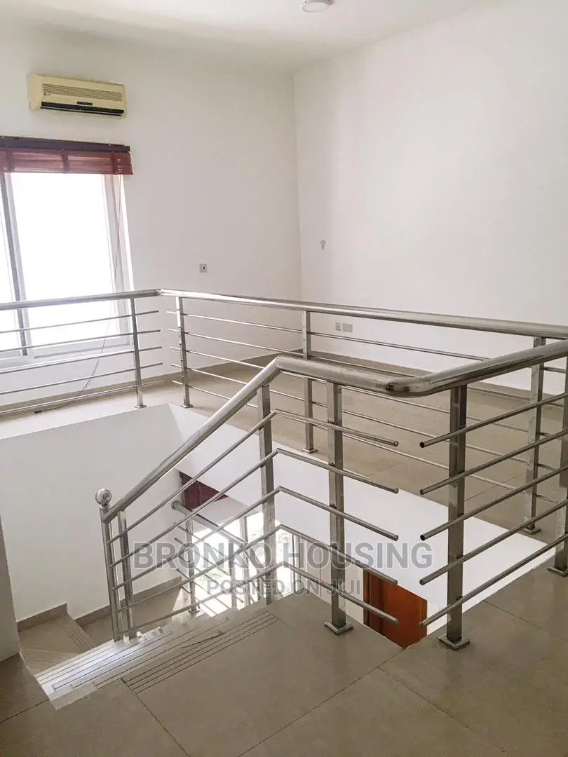 3bdrm Penthouse in Bronko Housing, Airport Residential Area for Rent