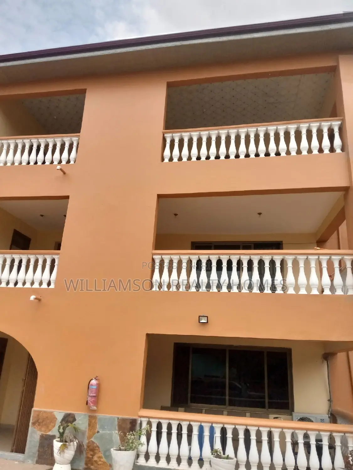 3bdrm Apartment in Community 18, Spintex for rent